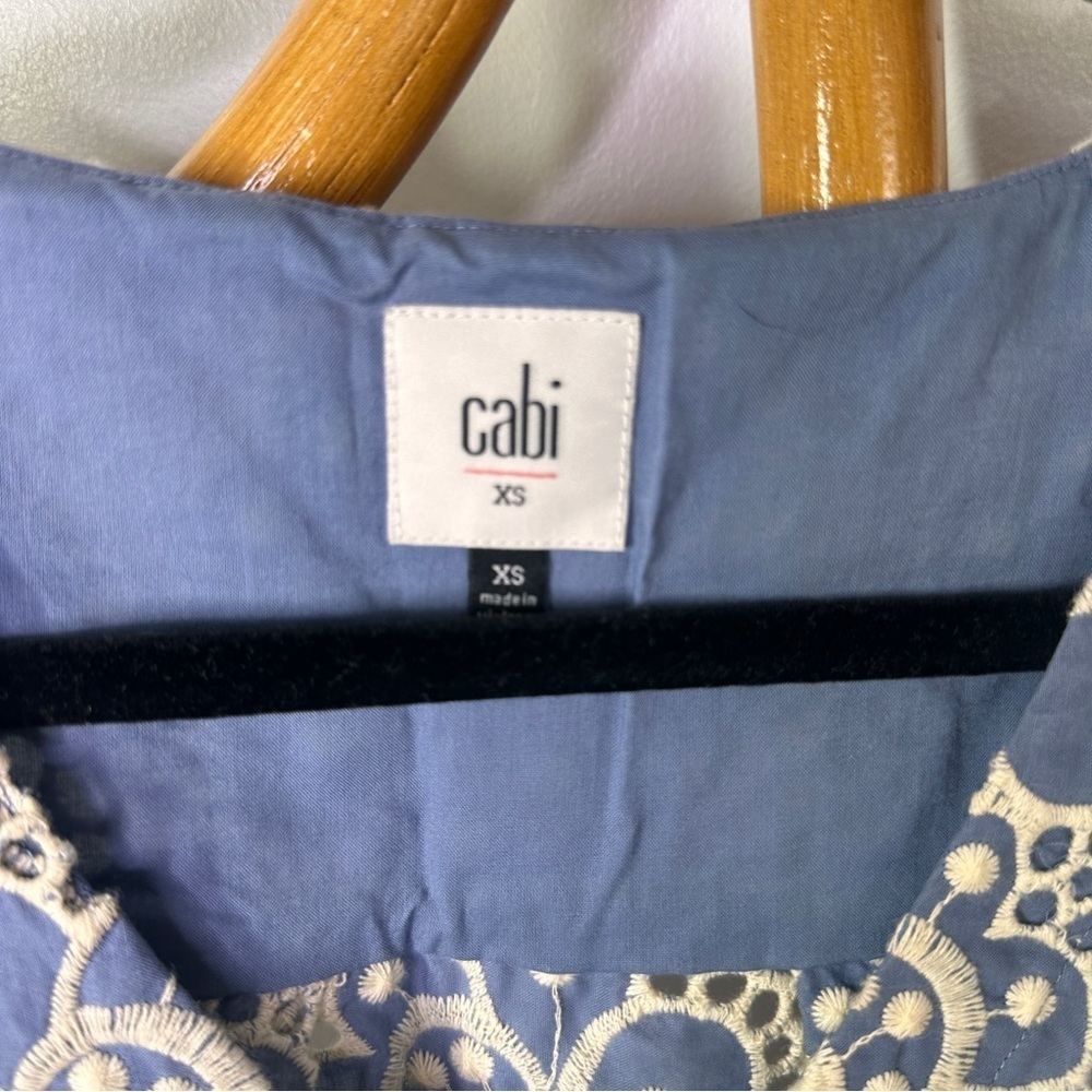 Cabi Blue and White Embroidered Blouse sz XS - Picture 5 of 7